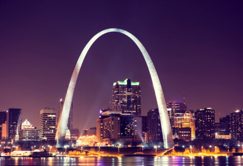 Skyline of Saint Louis with Gateway Arch by night